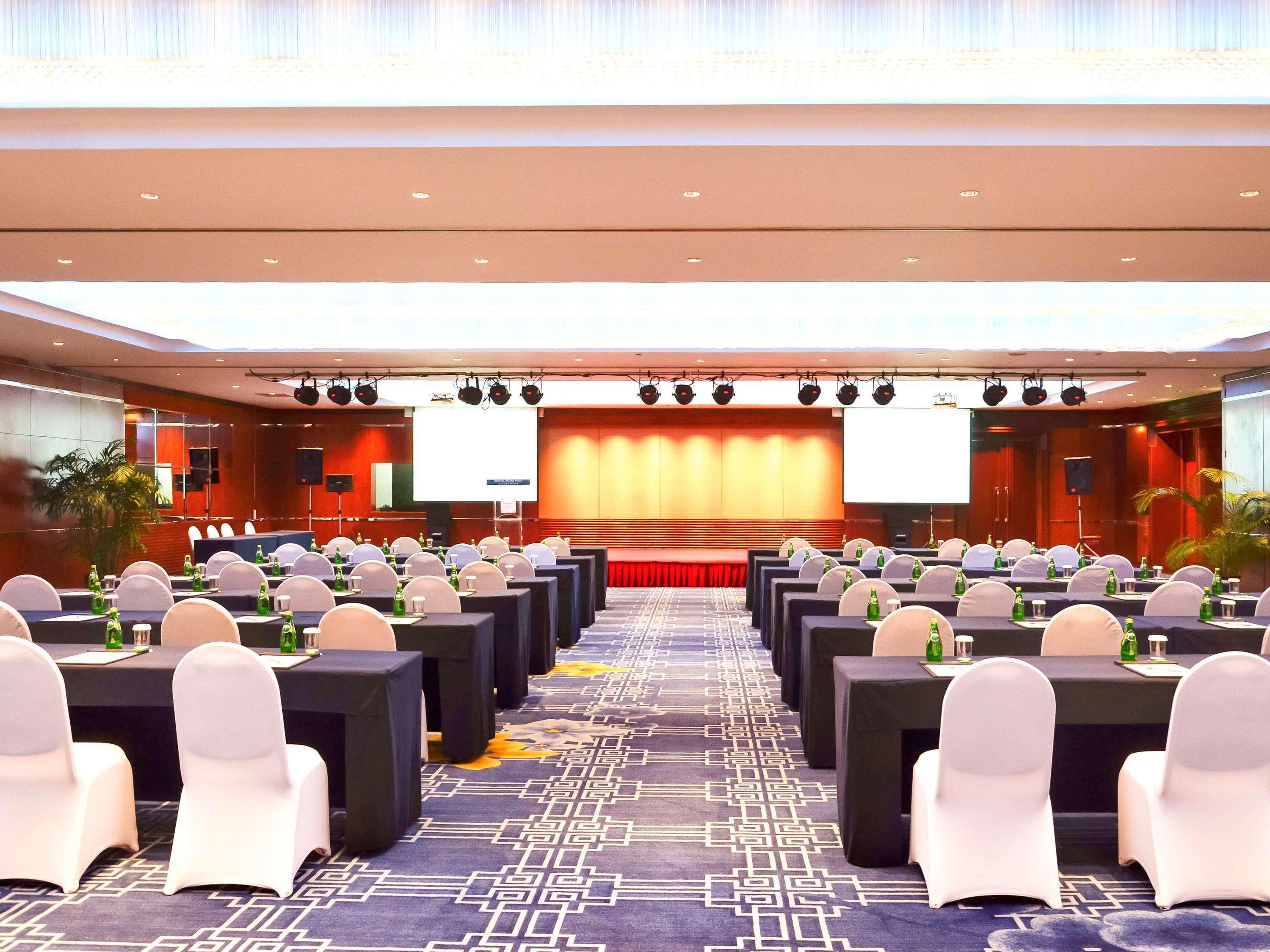 Novotel Beijing Peace Экстерьер фото