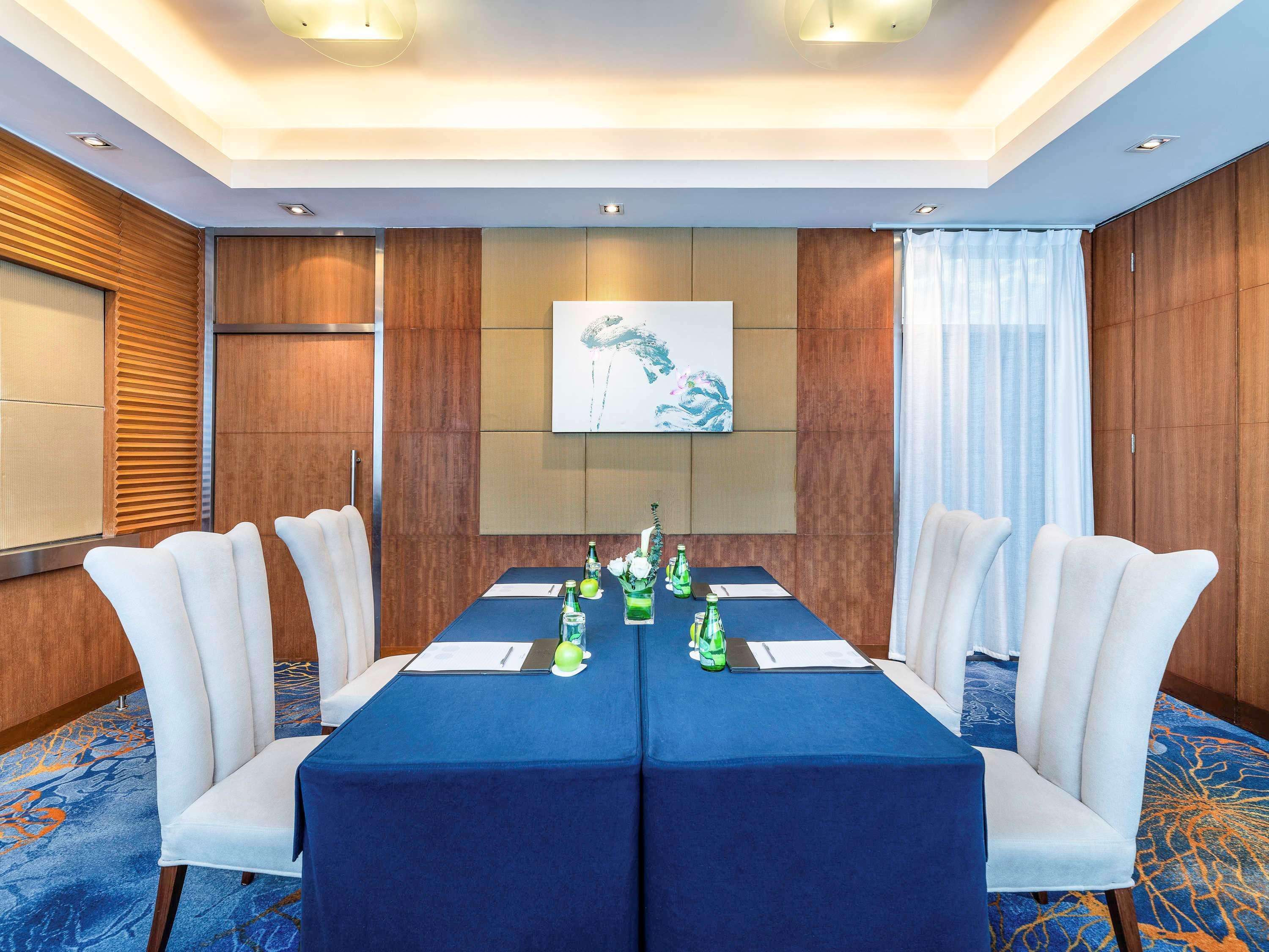 Novotel Beijing Peace Экстерьер фото