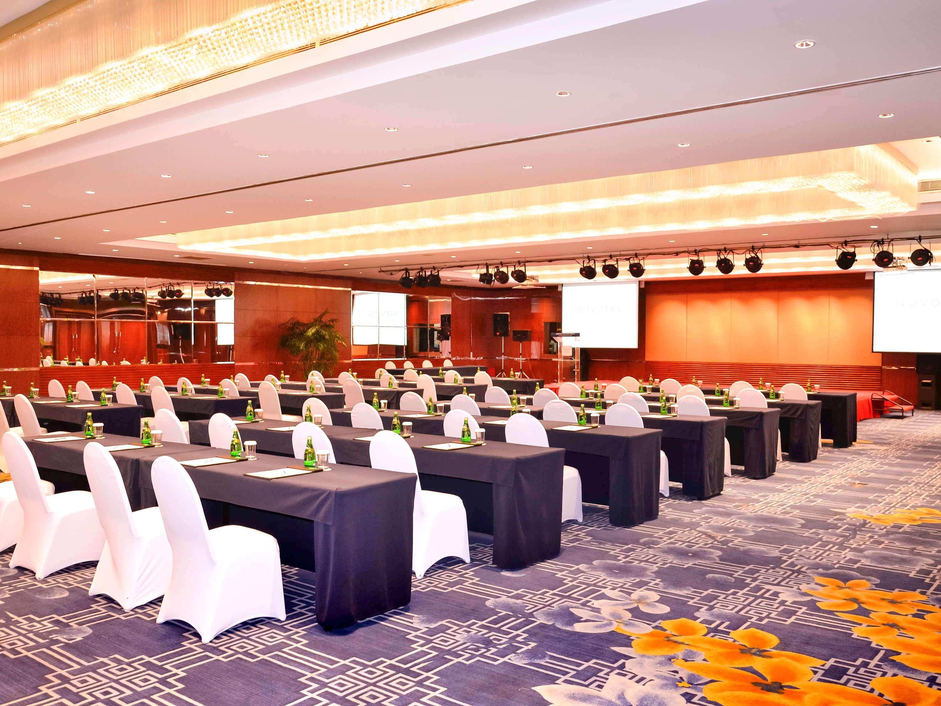 Novotel Beijing Peace Экстерьер фото