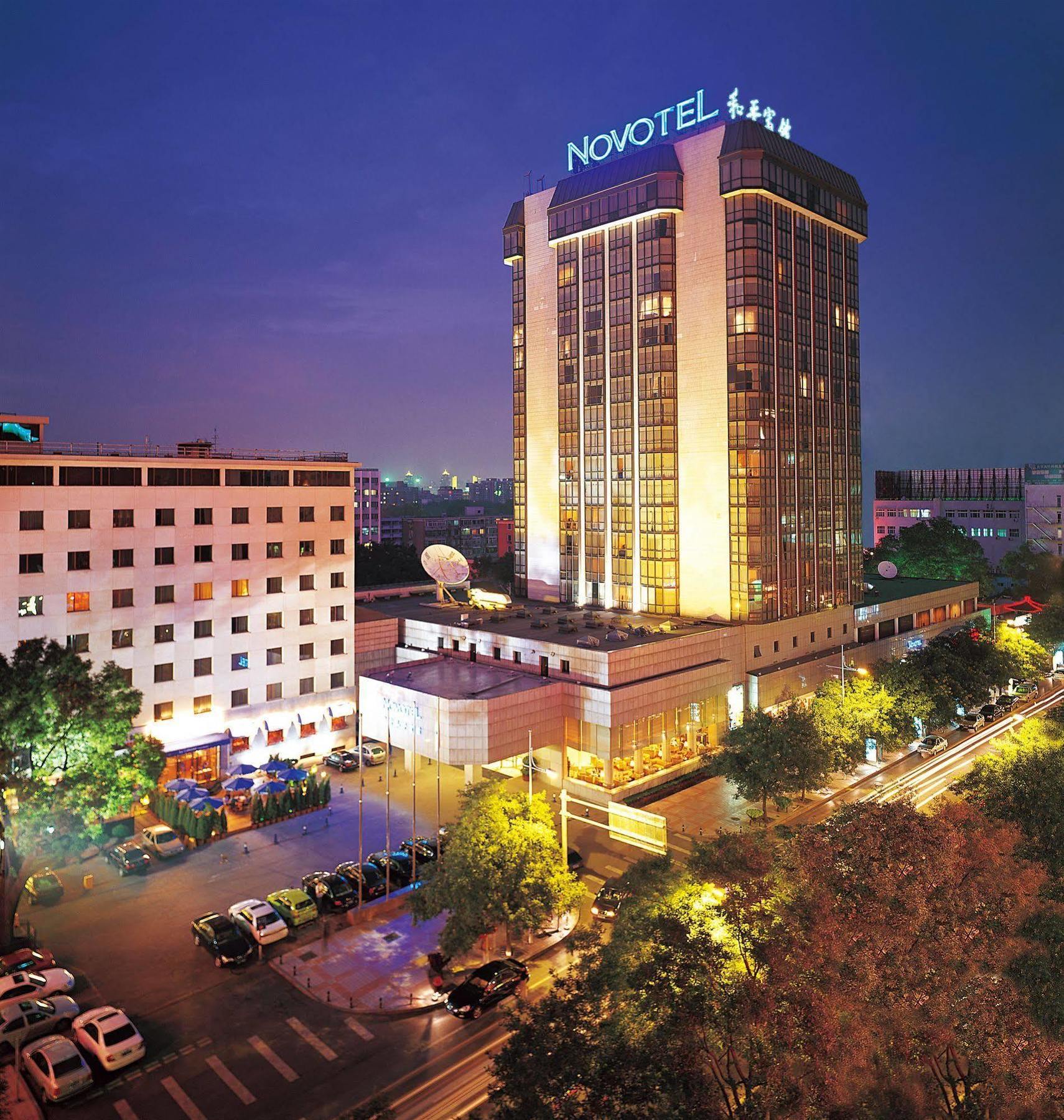 Novotel Beijing Peace Экстерьер фото