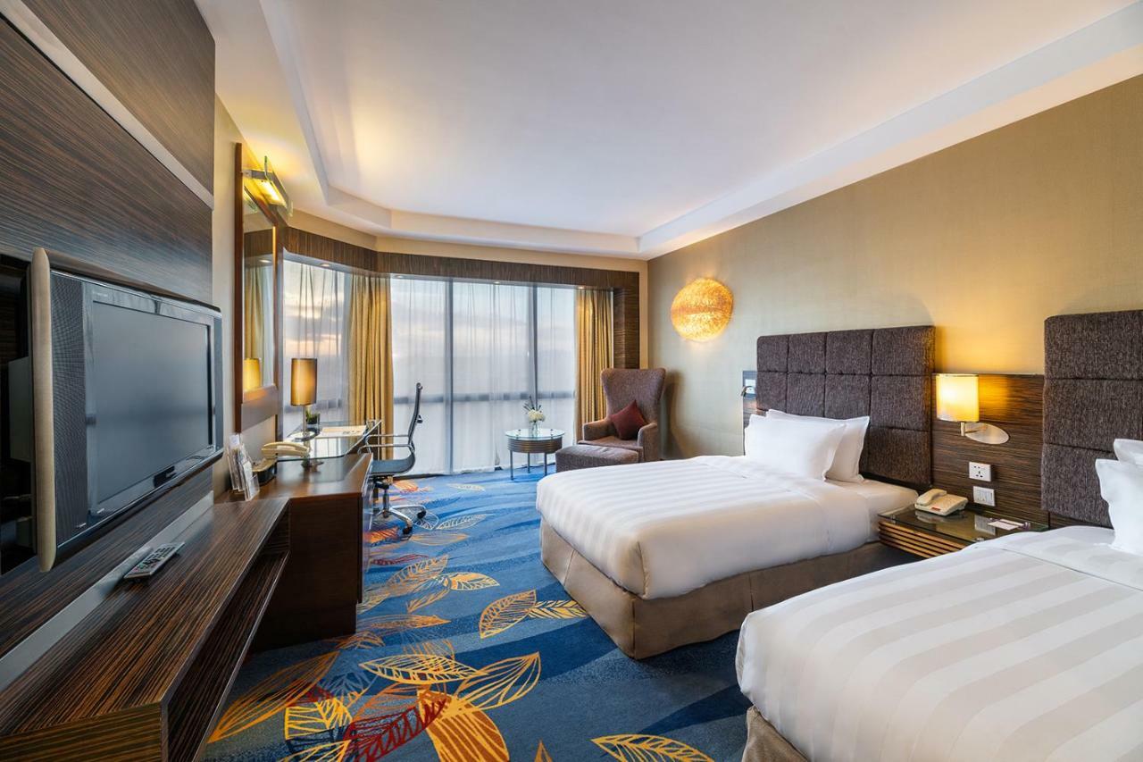 Novotel Beijing Peace Экстерьер фото