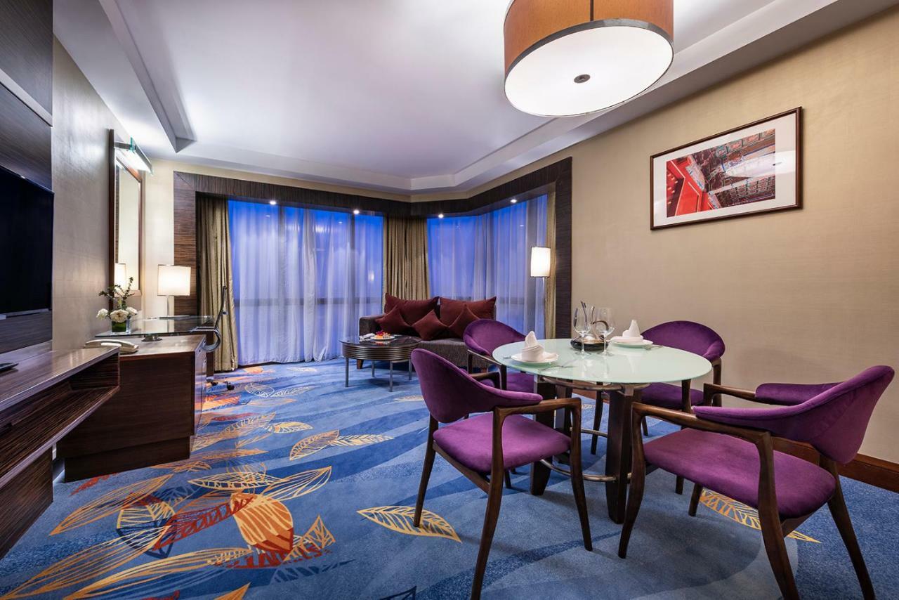 Novotel Beijing Peace Экстерьер фото